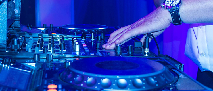 10 motivos para contratar un DJ
