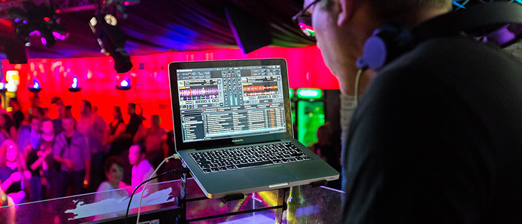 El Poder de la Sincronización: La Armonía entre Sonido, Iluminación y Proyección